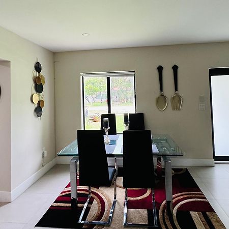 Charming 3-Bedroom House With Wifi, Ac In Pleasant North Miami Ngoại thất bức ảnh